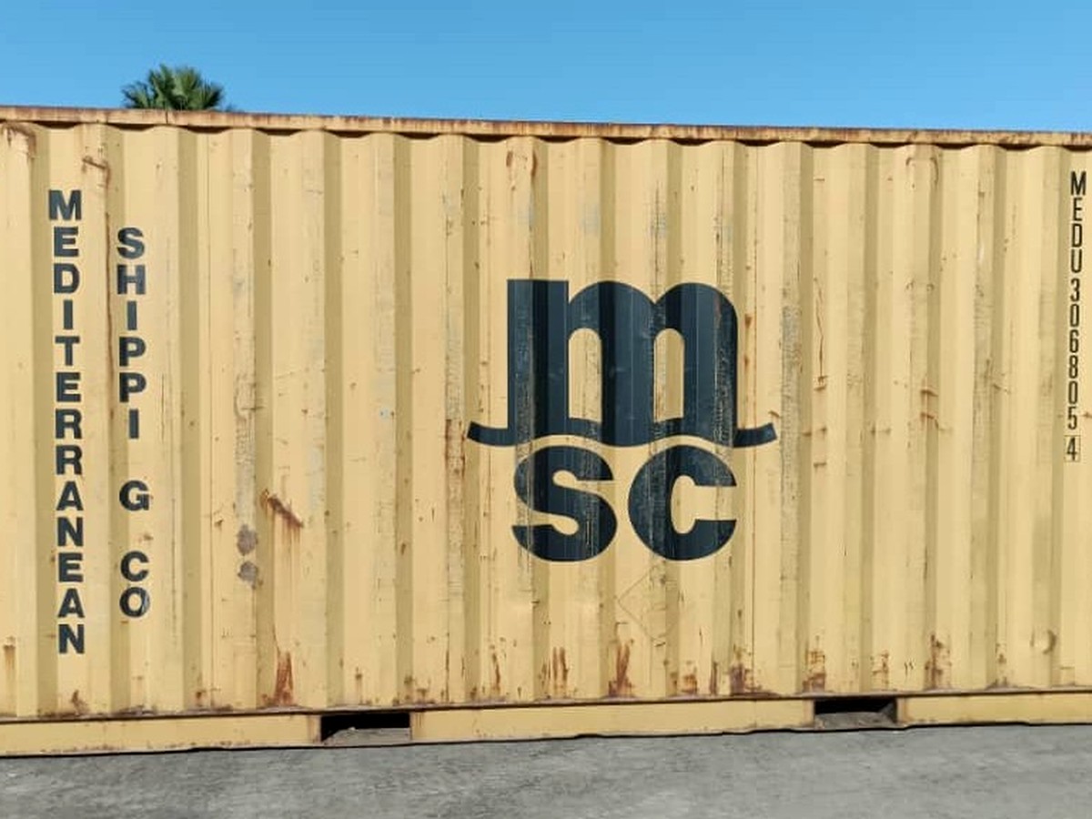 Rental container before refurbishment